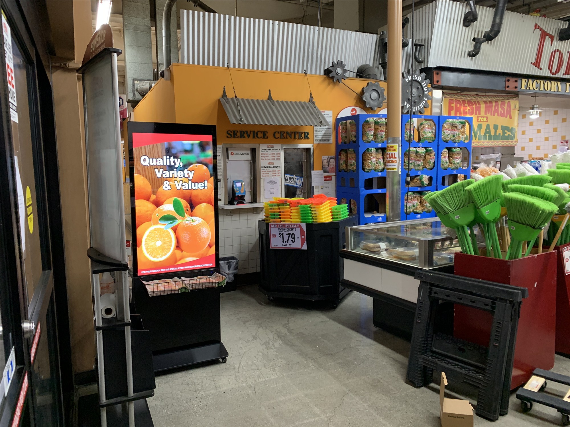 Supermarket - digital signage